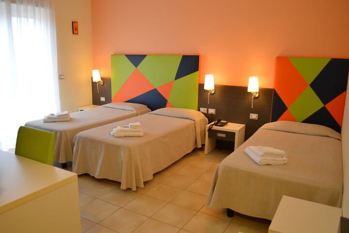 Room 10 of 33