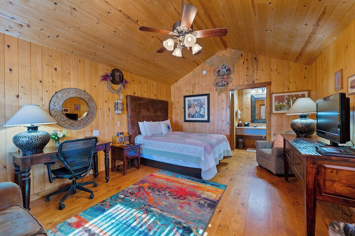 Room 32 of 82