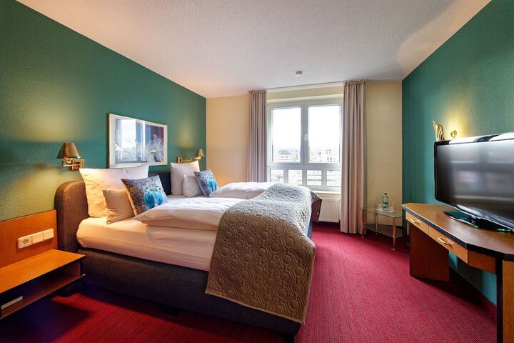 Room 5 of 42
