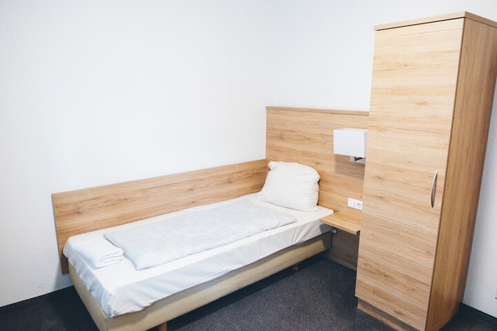 Room 4 of 8
