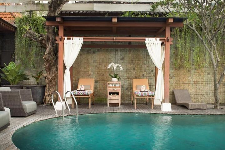Hotel Pool
