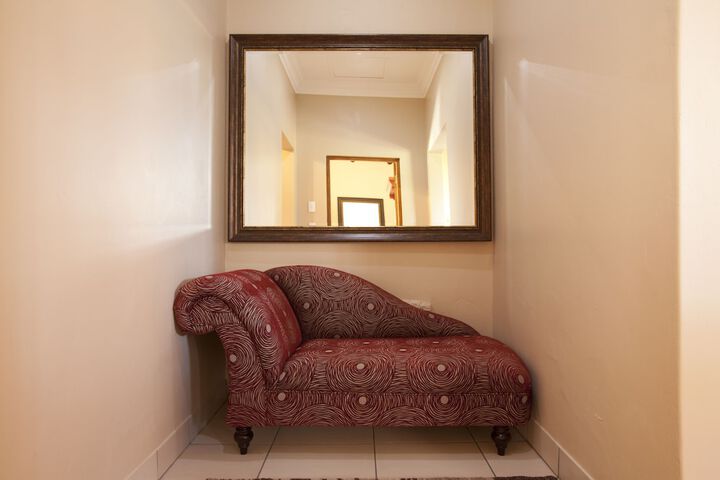 Room 18 of 299