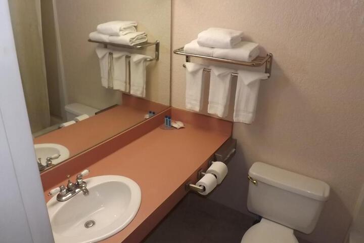 2 Double Beds (4 of 10)