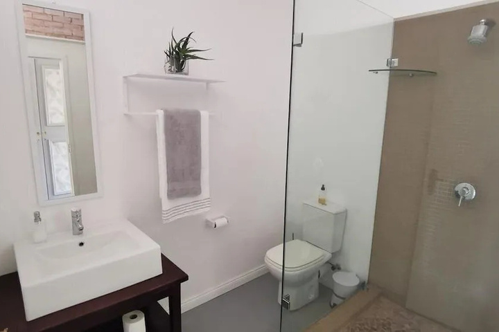 Room 9 of 18