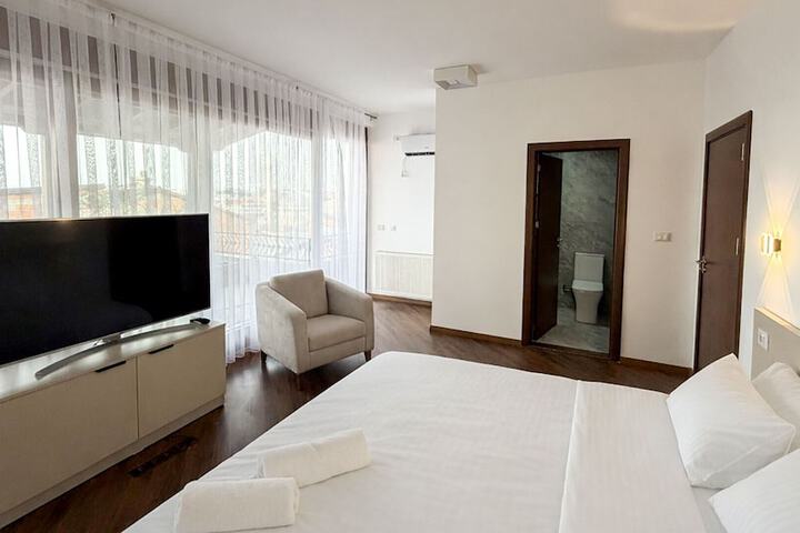 Room 3 of 38