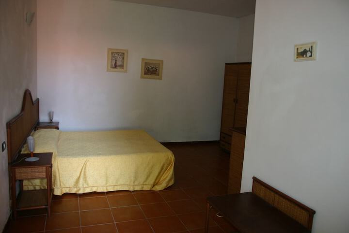 Room 8 of 199