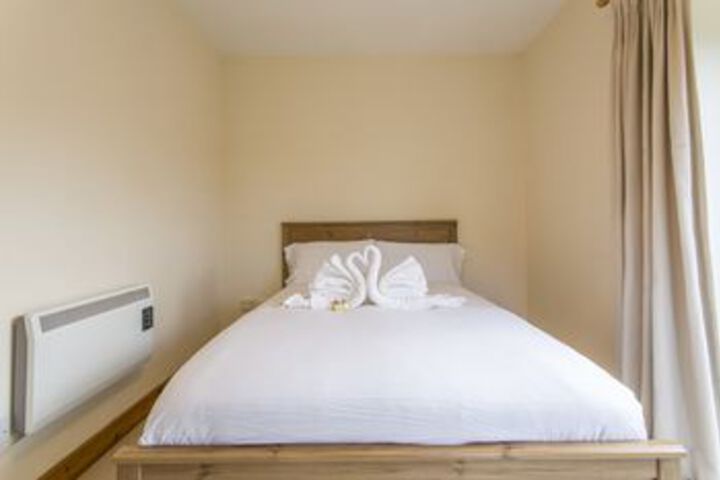 Room 7 of 16
