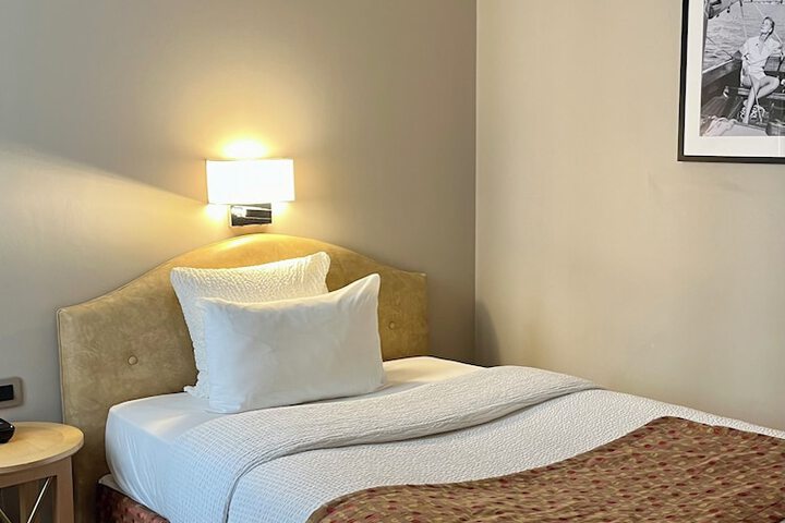 Room 6 of 55