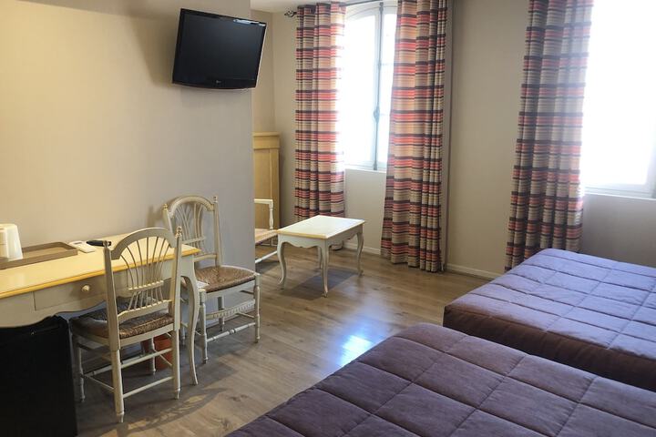 Room 8 of 136