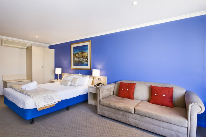 Room 16 of 48