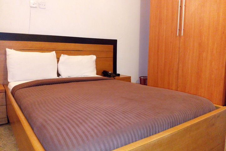 Room 12 of 44