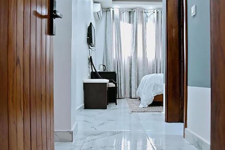 Room 6 of 19