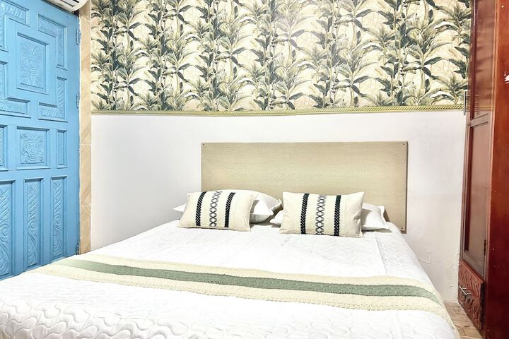 Room 4 of 12