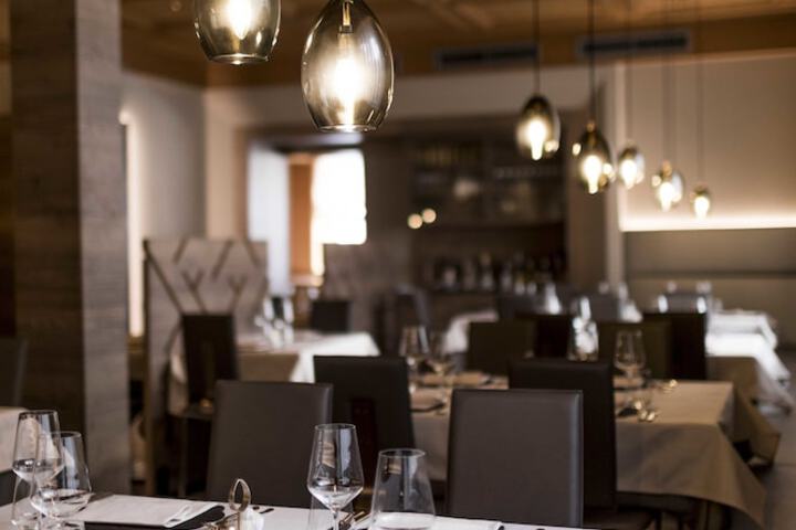 Dining 42 of 57