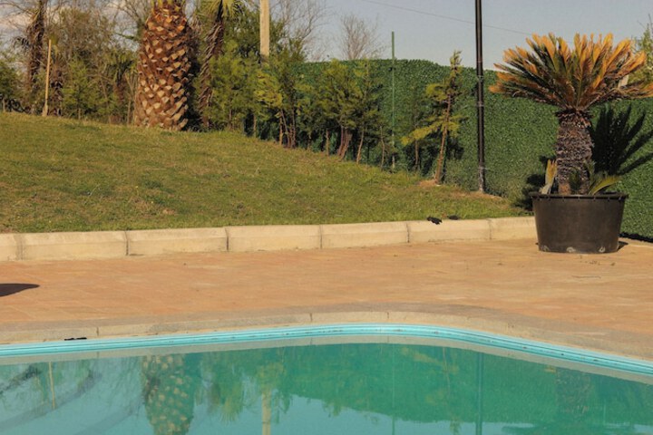 Pool 10 of 21