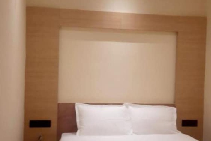 Room 4 of 17