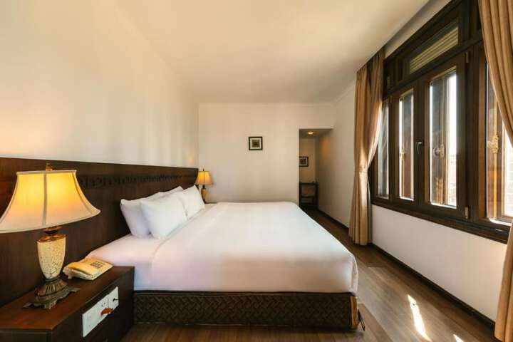 Room 8 of 68