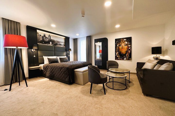Room 104 of 194