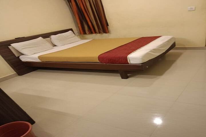 Room 9 of 13