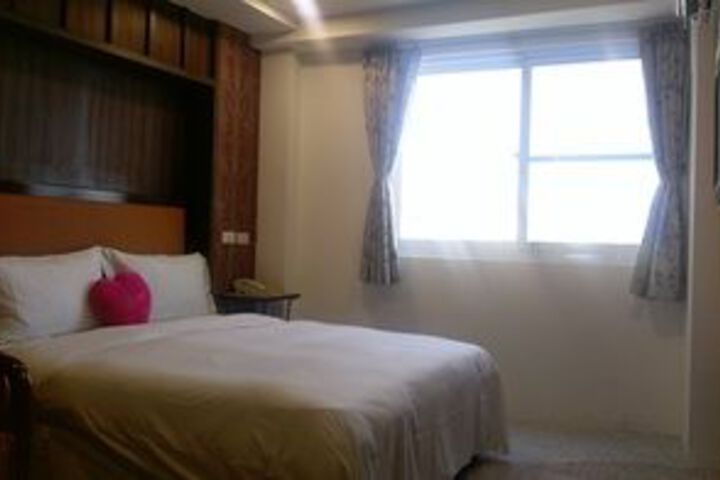 Room 12 of 27