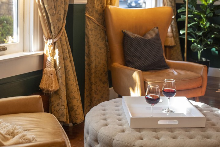 Lounge 126 of 141
