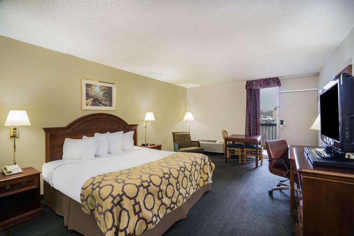2 Double Beds (9 of 10)