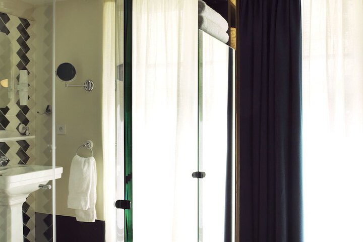 Room 7 of 72