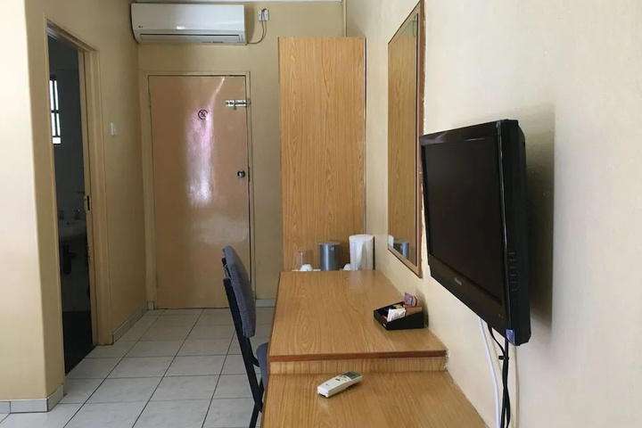 Room 4 of 13