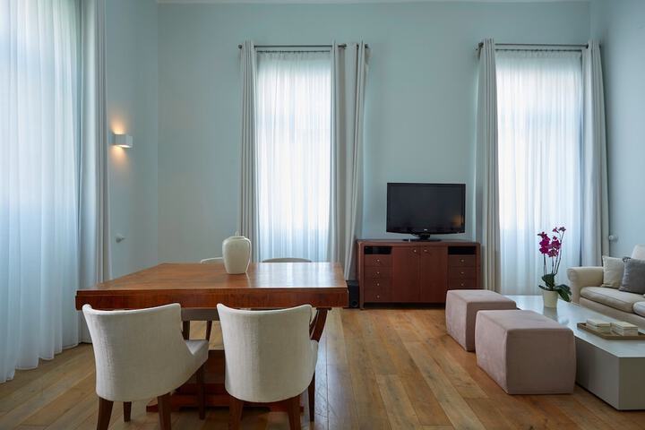 Room 32 of 133