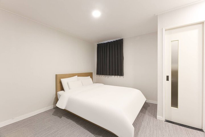 Room 2 of 52