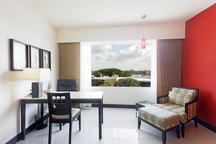 Room 8 of 213