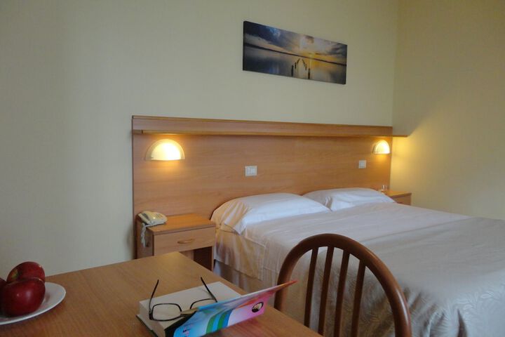 Room 8 of 79