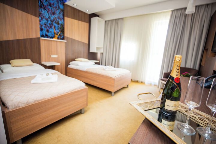 Room 14 of 40
