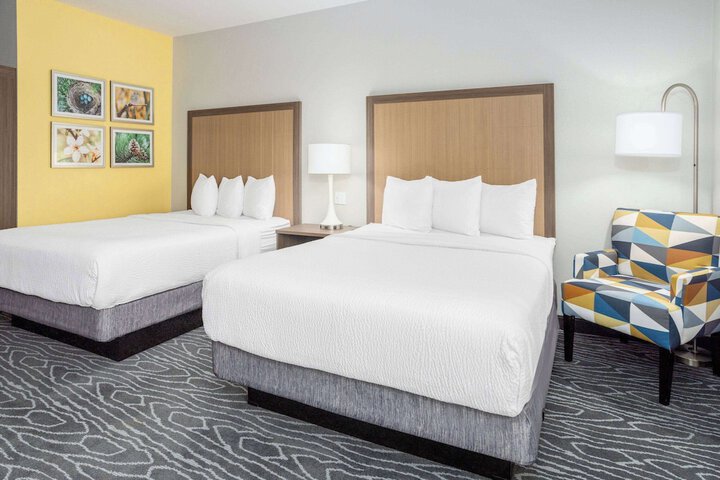2 Queen Beds (7 of 26)