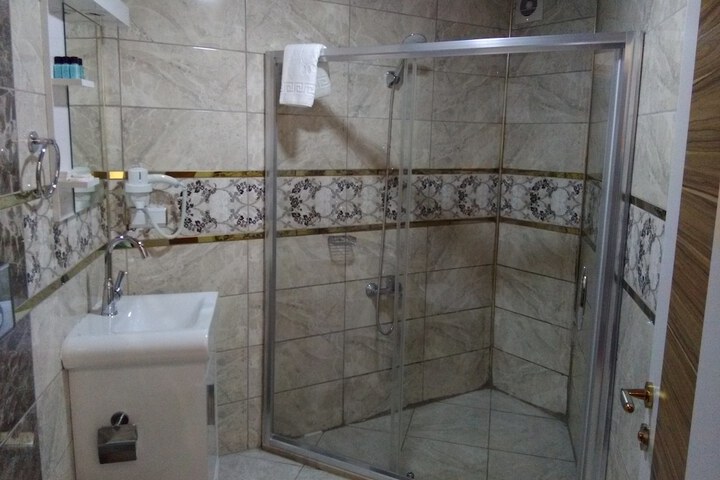Room 26 of 33