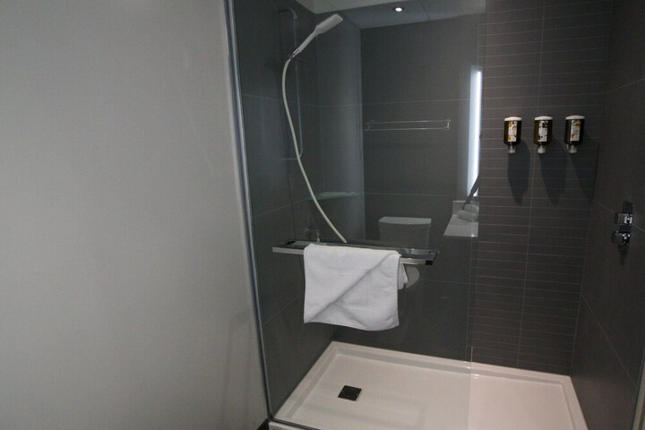 Room 72 of 104