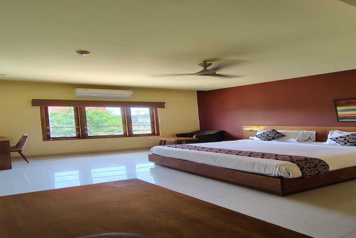 Room 9 of 25