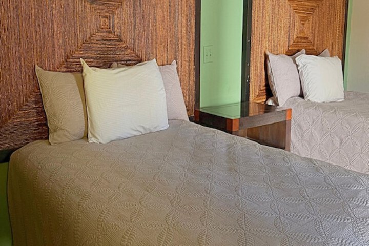 Room 2 of 7