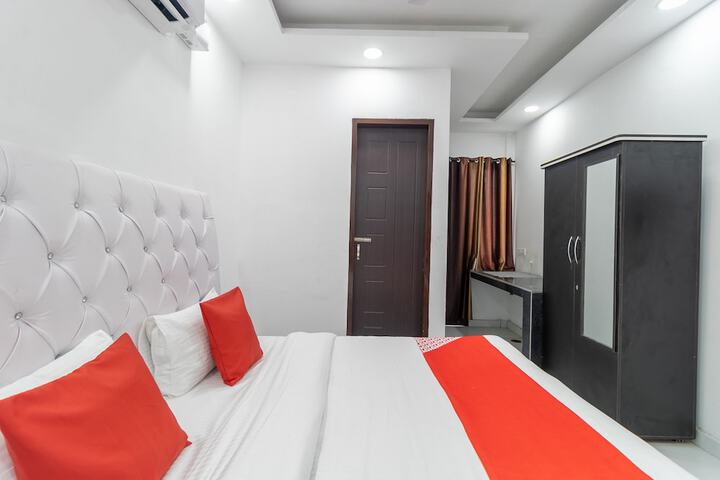Room 9 of 19