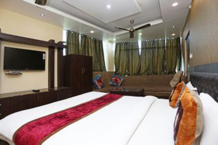 Room 10 of 33