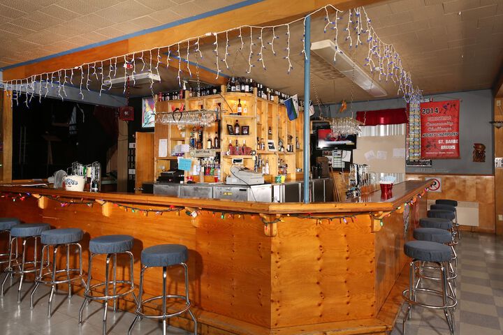 Lounge 16 of 24