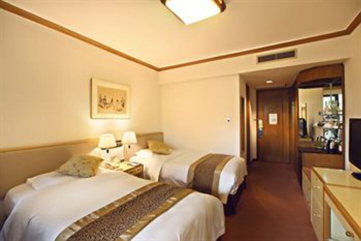 Room 9 of 28