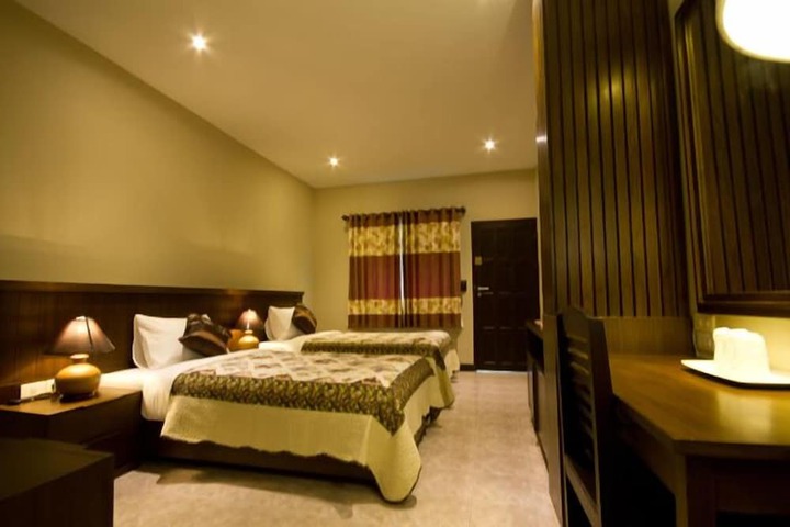 Room 11 of 80