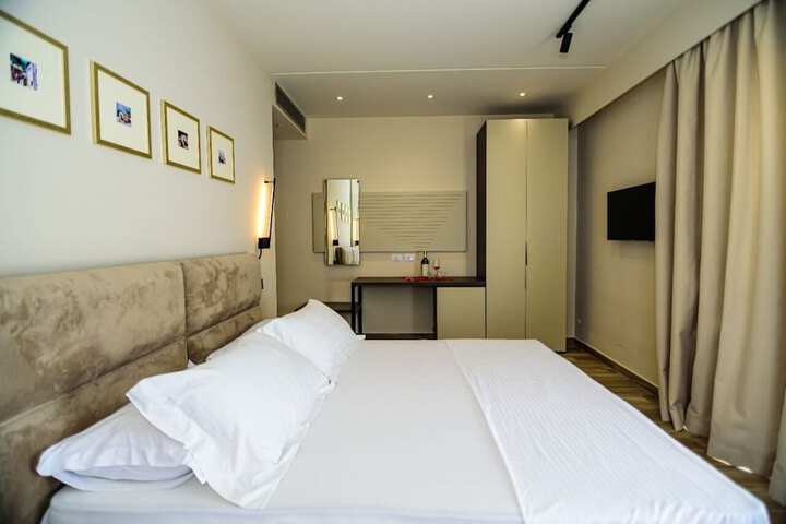 Room 5 of 20