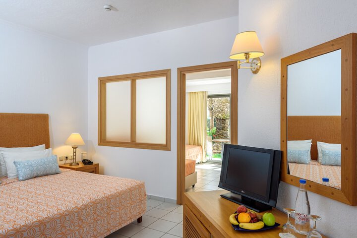 Room 2 of 138