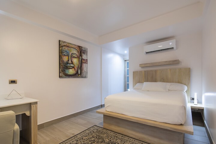 Room 27 of 176