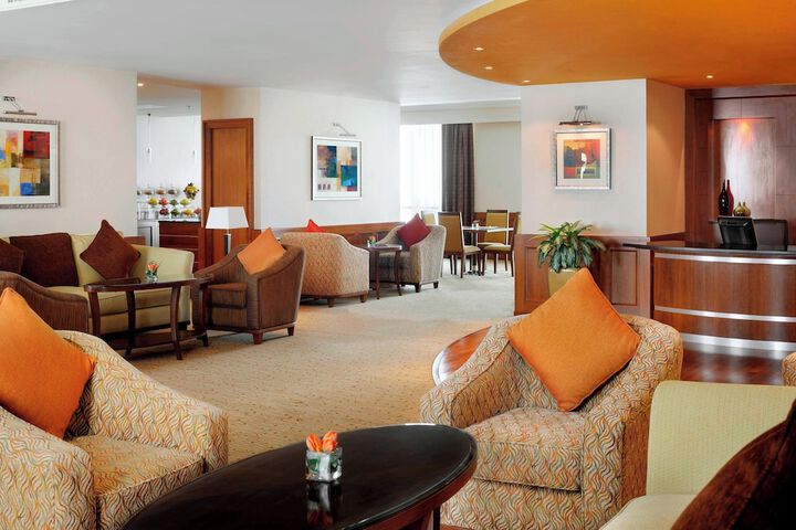 Lounge 53 of 73