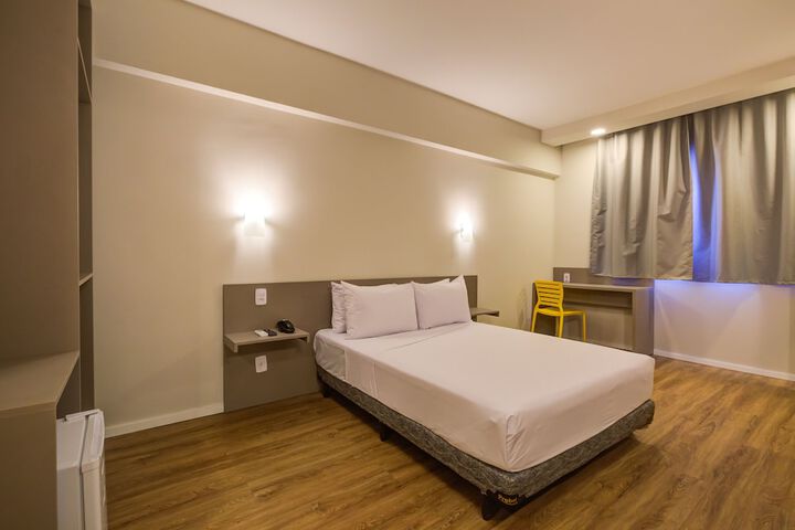 Room 17 of 40