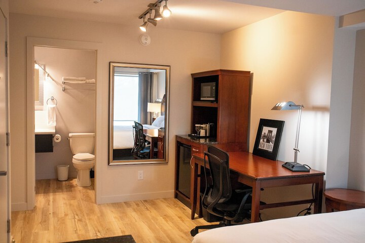 Room 4 of 33