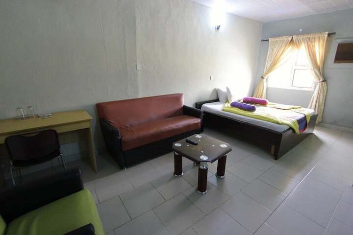 Room 13 of 23